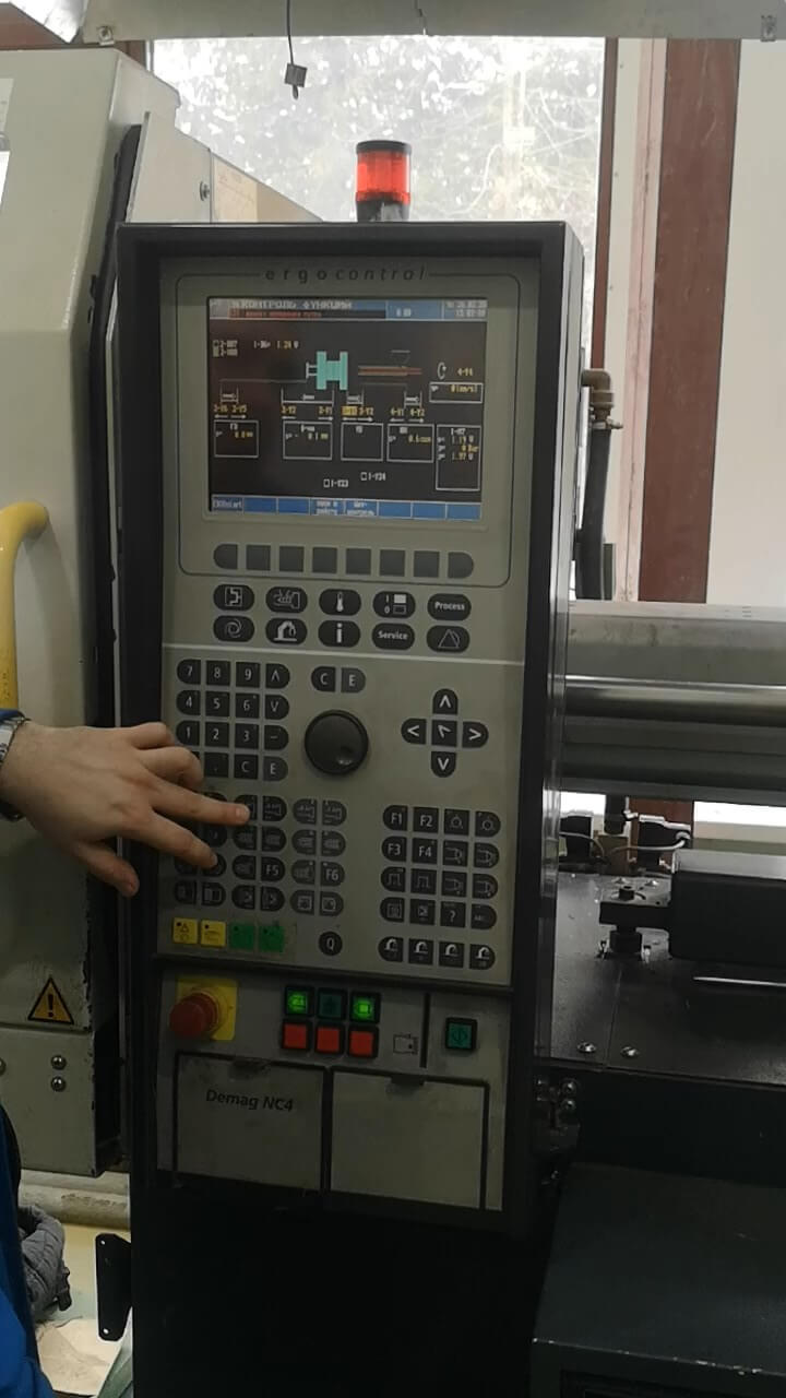 Фото стойки управления Ergocontrol NC4 после ремонта ТПА Demag Ergotech-Viva 500-270