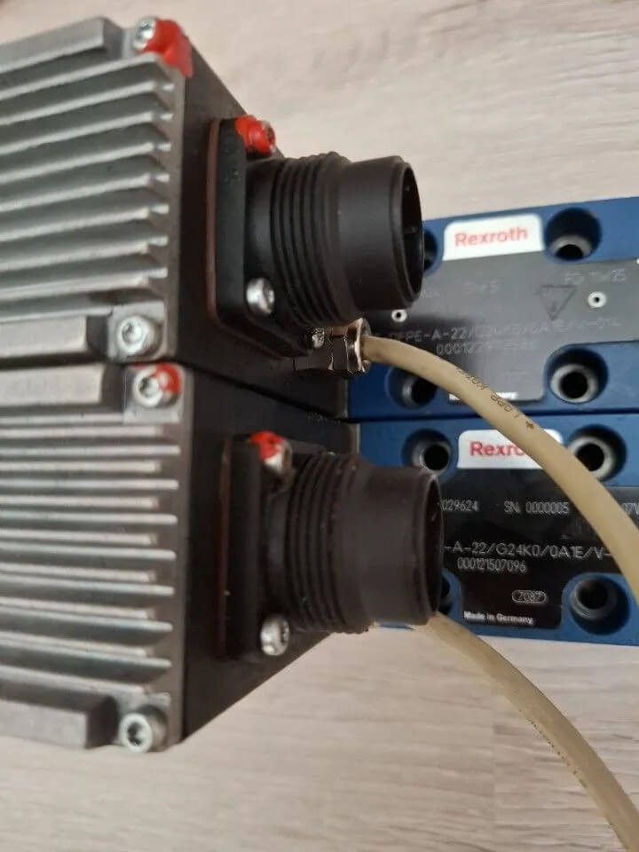 Фото 2 клапана Bosch Rexroth VT-DFPE-A-2X MNR R901029624 для насосов SYDFEE-20/045R, SYDFEE-20/071R, SYDFEE-20/100R, SYDFEE-20/140R